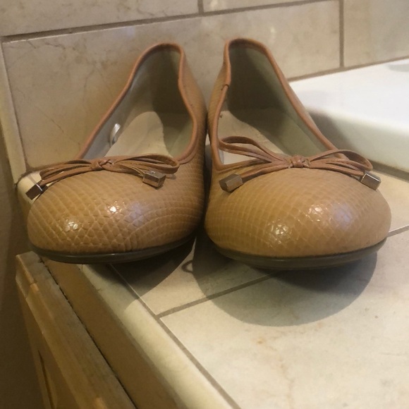 Nude Flats - Picture 3 of 5